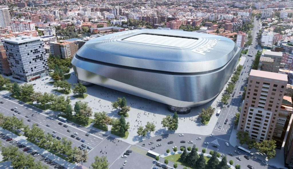 Renovación del estadio Santiago Bernabéu: un icono futurista en el corazón de Madrid 2 vista fachada y cubierta acerinox