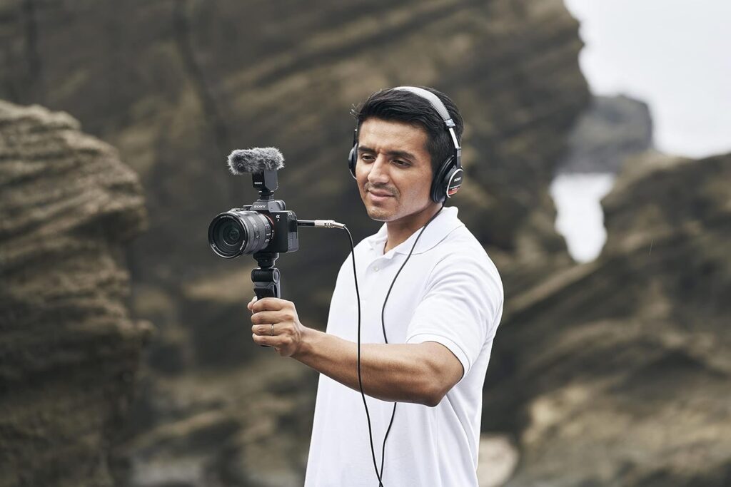 Descubre las mejores cámaras para YouTube: guía para elegir la cámara ideal para creadores de contenido 5 Intelliverso Sony Alpha 7 IV
