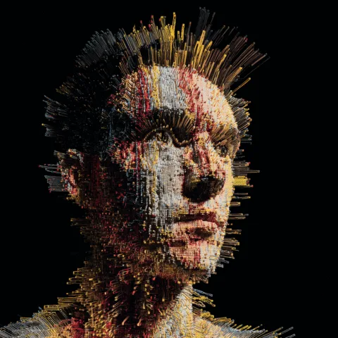 Retrato abstracto de un rostro humano formado por miles de datos en forma de píxeles tridimensionales y líneas de colores, simbolizando el poder del open data en la inteligencia artificial